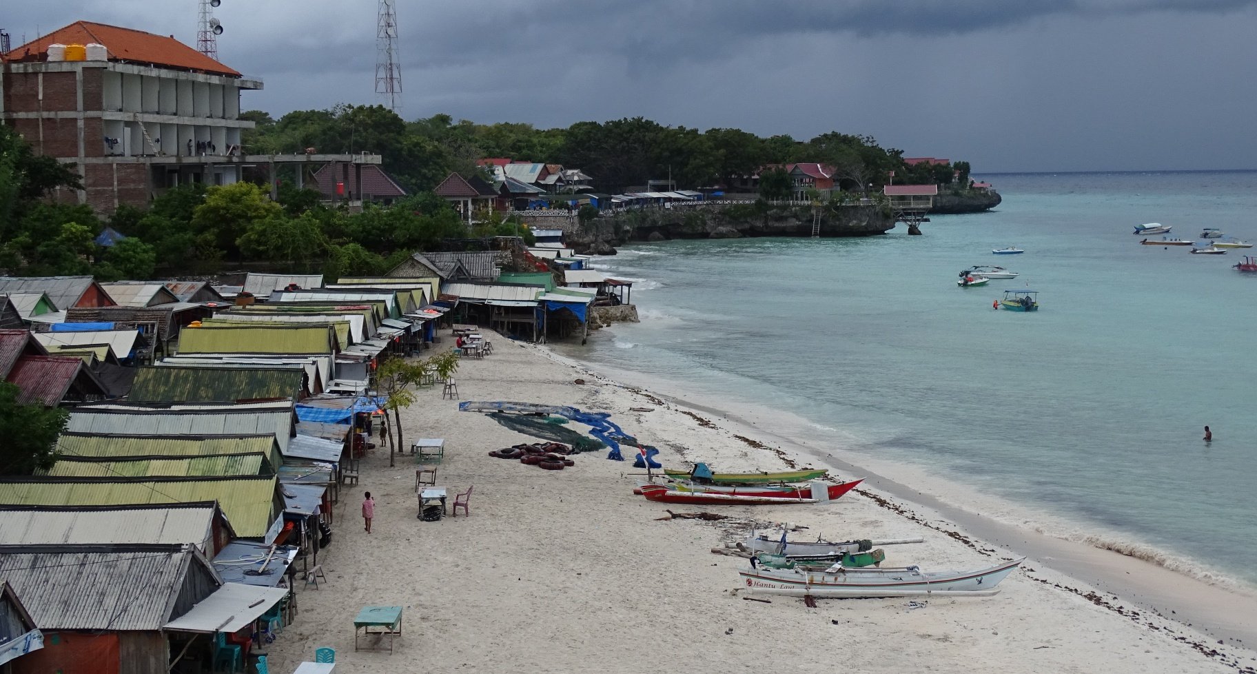 Anda Beach resort Bira  accommodatie Indonesi  Merapi 